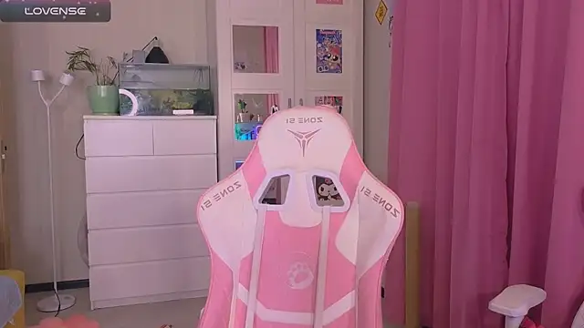 Britney Lynch online show from November 2025 07:36:02 PM