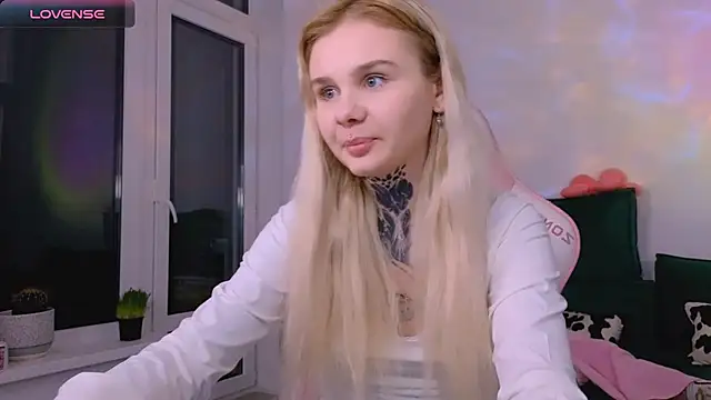 Britney Lynch online show from March 2026 06:24:01 PM