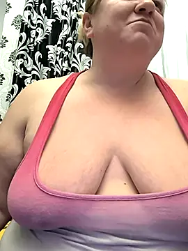 Snapshot of jusichka chatting on November 2025 07:35:01 PM jusichka online show from November 2025 07:35:01 PM