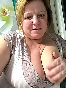 Snapshot of jusichka chatting on November 2025 07:45:02 PM jusichka online show from November 2025 07:45:02 PM