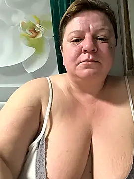 Snapshot of jusichka chatting on November 2025 06:40:01 PM jusichka online show from November 2025 06:40:01 PM