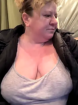 Snapshot of jusichka chatting on December 2025 07:00:01 PM jusichka online show from December 2025 07:00:01 PM