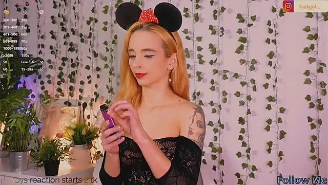 Snapshot of CarlyMilton chatting on December 2024 01:18:01 AM CarlyMilton online show from December 2024 01:18:01 AM