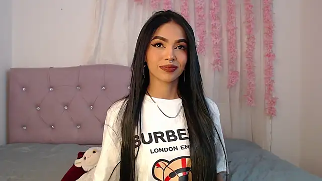 Snapshot of Alleanys_Cristal chatting on January 2025 03:31:01 AM Alleanys Cristal online show from January 2025 03:31:01 AM
