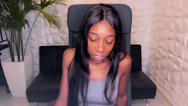 Snapshot of smileybabe chatting on December 2024 06:47:01 AM smileybabe online show from December 2024 06:47:01 AM