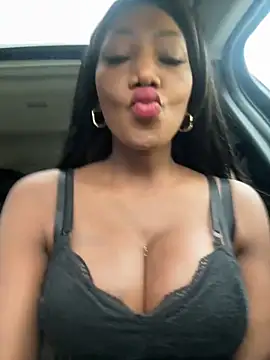 Snapshot of SUUKAM chatting on November 2025 07:52:02 PM SUUKAM online show from November 2025 07:52:02 PM