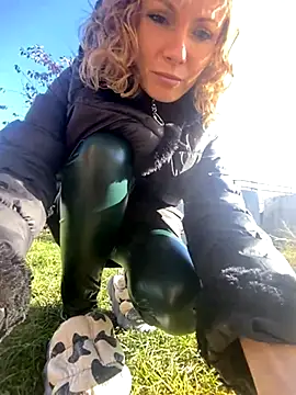 Snapshot of Anita-Smith chatting on October 2025 07:42:01 AM Anita-Smith online show from October 2025 07:42:01 AM