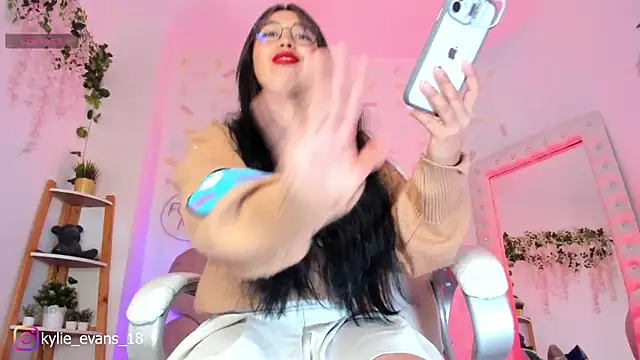 Snapshot of evelyn_evans_1 chatting on March 2025 02:43:02 AM evelyn evans 1 online show from March 2025 02:43:02 AM