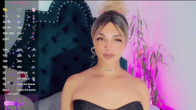 Emmaa Saenz  online show from February 2025 01:00:02 AM