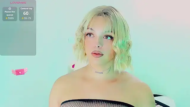 Emmaa Saenz  online show from April 2026 09:59:02 PM