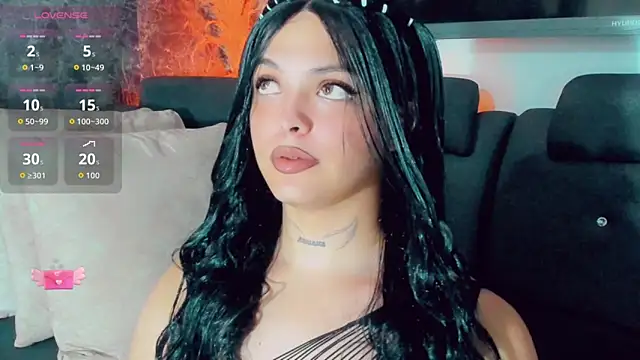 Emmaa Saenz  online show from May 2026 10:11:02 PM