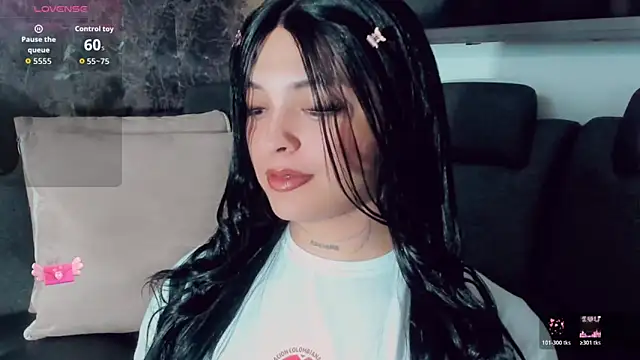 Emmaa Saenz  online show from July 2026 10:16:01 PM