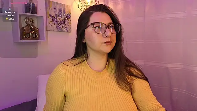 Snapshot of Roxxanne_Bail chatting on November 2025 01:37:01 AM Roxxanne Bail online show from November 2025 01:37:01 AM