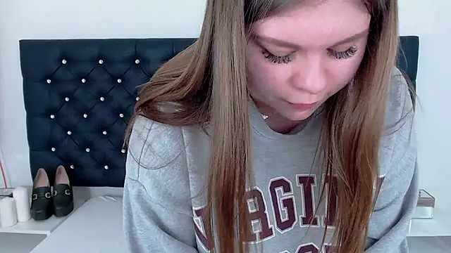 Snapshot of AbbyPleasure chatting on February 2025 04:03:02 PM AbbyPleasure online show from February 2025 04:03:02 PM