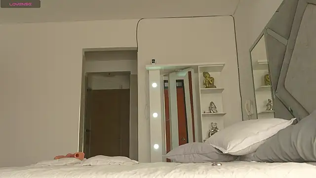 niiaa1 online show from April 2026 01:06:02 PM