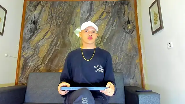 liam genner  online show from February 2025 07:35:01 PM