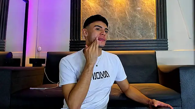 liam genner  online show from December 2025 08:18:02 PM