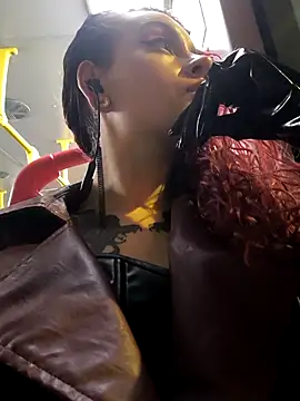 Snapshot of Liilith_goddess_ chatting on October 2025 01:27:02 AM Liilith goddess online show from October 2025 01:27:02 AM