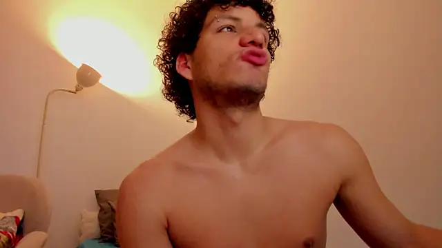 Snapshot of Curlblue chatting on November 2025 05:02:02 AM Curlblue online show from November 2025 05:02:02 AM