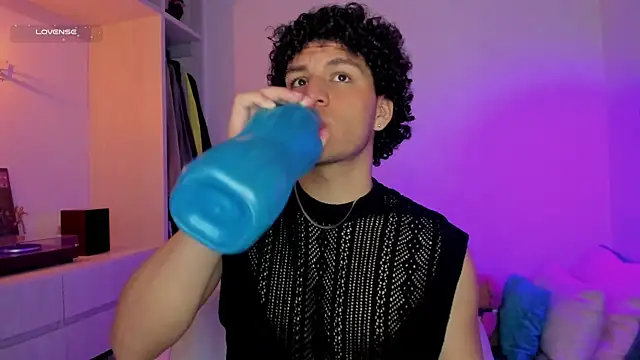 Snapshot of Curlblue chatting on December 2025 02:17:02 AM Curlblue online show from December 2025 02:17:02 AM