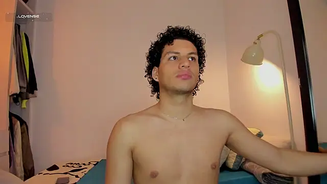 Snapshot of Curlblue chatting on December 2025 05:38:02 AM Curlblue online show from December 2025 05:38:02 AM