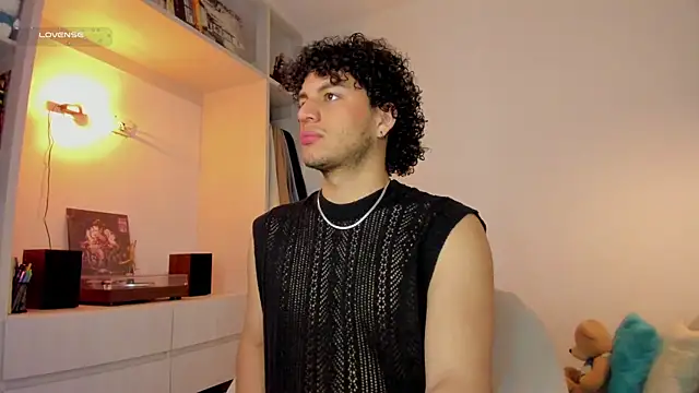 Snapshot of Curlblue chatting on December 2025 12:10:02 PM Curlblue online show from December 2025 12:10:02 PM