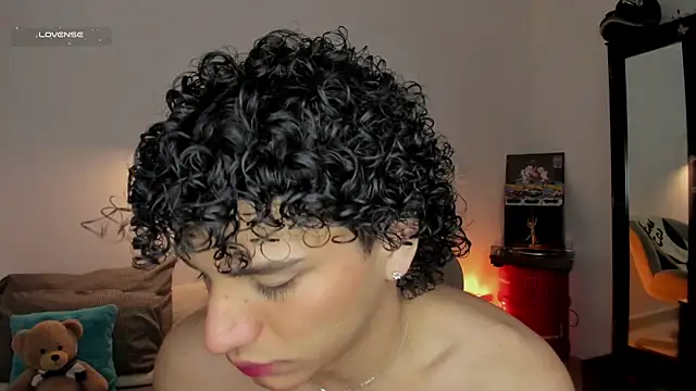 Snapshot of Curlblue chatting on December 2025 01:32:02 AM Curlblue online show from December 2025 01:32:02 AM