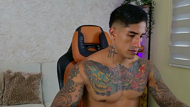 Snapshot of AdanReilly chatting on December 2024 10:01:02 PM AdanReilly online show from December 2024 10:01:02 PM