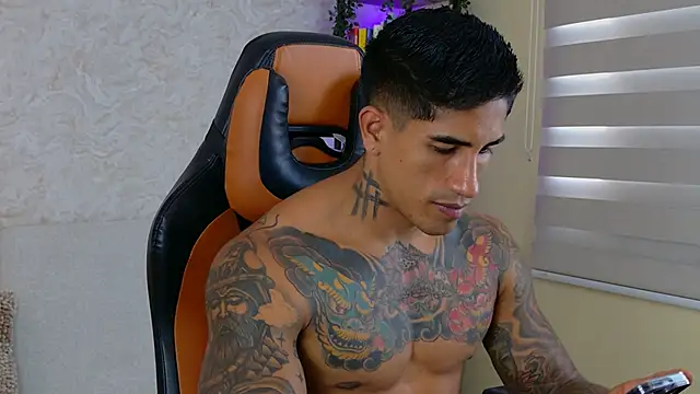 Snapshot of AdanReilly chatting on December 2024 08:18:01 PM AdanReilly online show from December 2024 08:18:01 PM