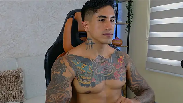 Snapshot of AdanReilly chatting on December 2024 07:16:02 PM AdanReilly online show from December 2024 07:16:02 PM