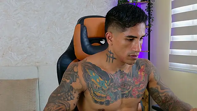 Snapshot of AdanReilly chatting on January 2025 07:56:02 PM AdanReilly online show from January 2025 07:56:02 PM