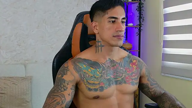 Snapshot of AdanReilly chatting on February 2025 07:27:01 PM AdanReilly online show from February 2025 07:27:01 PM