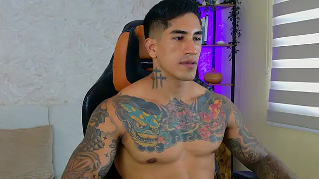 Snapshot of AdanReilly chatting on February 2025 07:58:02 PM AdanReilly online show from February 2025 07:58:02 PM