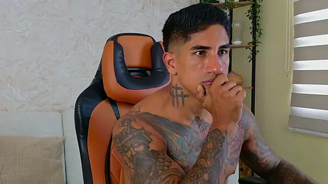 Snapshot of AdanReilly chatting on March 2025 08:00:01 PM AdanReilly online show from March 2025 08:00:01 PM