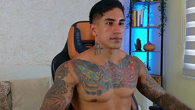 Snapshot of AdanReilly chatting on March 2025 07:38:01 PM AdanReilly online show from March 2025 07:38:01 PM