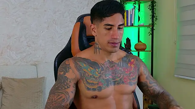 Snapshot of AdanReilly chatting on March 2025 03:51:01 AM AdanReilly online show from March 2025 03:51:01 AM