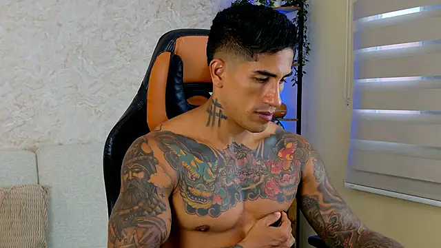 Snapshot of AdanReilly chatting on March 2025 10:53:01 PM AdanReilly online show from March 2025 10:53:01 PM