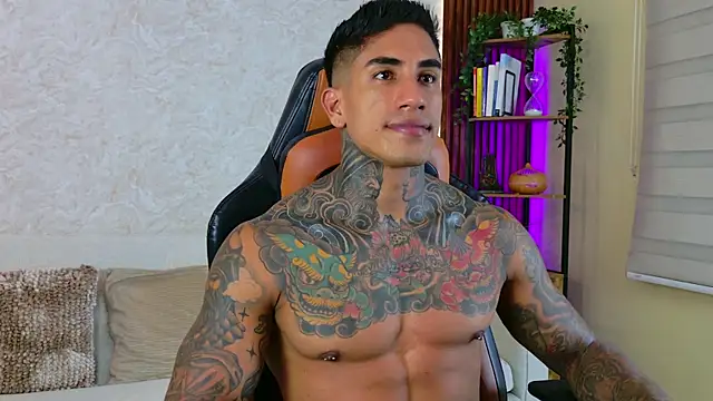 Snapshot of AdanReilly chatting on September 2025 12:15:01 AM AdanReilly online show from September 2025 12:15:01 AM