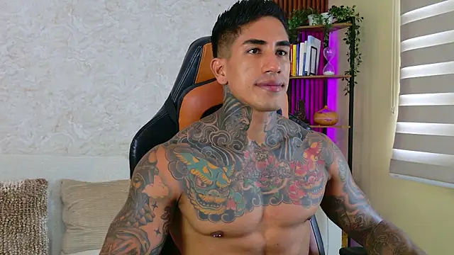 Snapshot of AdanReilly chatting on October 2025 02:15:02 PM AdanReilly online show from October 2025 02:15:02 PM