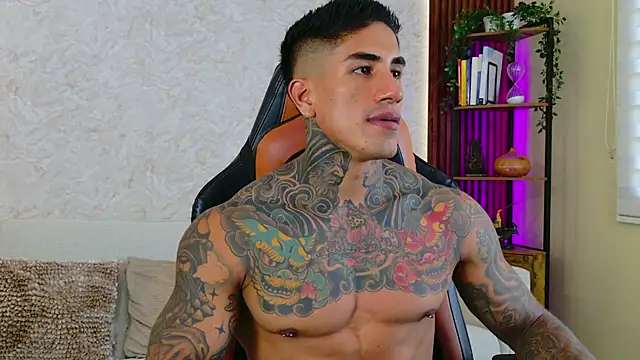 Snapshot of AdanReilly chatting on October 2025 07:35:02 PM AdanReilly online show from October 2025 07:35:02 PM