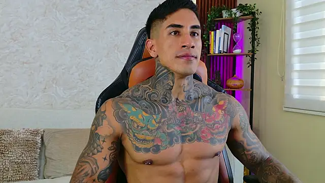 Snapshot of AdanReilly chatting on October 2025 08:40:02 PM AdanReilly online show from October 2025 08:40:02 PM