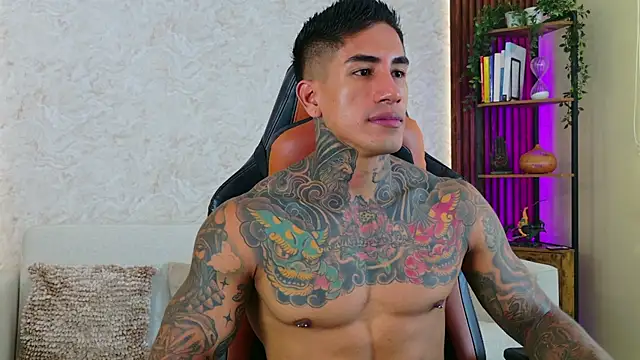 Snapshot of AdanReilly chatting on October 2025 02:46:01 PM AdanReilly online show from October 2025 02:46:01 PM