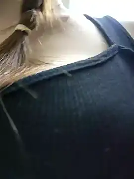 Snapshot of zizi_public chatting on March 2025 08:05:01 AM zizi public online show from March 2025 08:05:01 AM