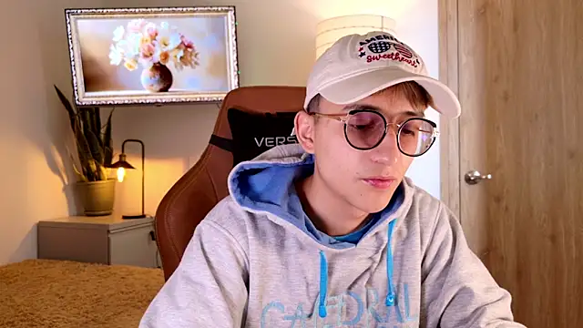 Snapshot of Mr_evan1 chatting on November 2025 02:50:02 PM Mr evan1 online show from November 2025 02:50:02 PM