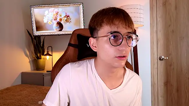 Snapshot of Mr_evan1 chatting on November 2025 03:55:01 PM Mr evan1 online show from November 2025 03:55:01 PM