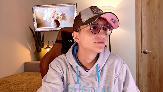 Snapshot of Mr_evan1 chatting on November 2025 04:40:01 PM Mr evan1 online show from November 2025 04:40:01 PM