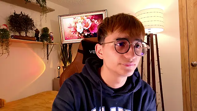 Snapshot of Mr_evan1 chatting on December 2025 04:55:02 PM Mr evan1 online show from December 2025 04:55:02 PM