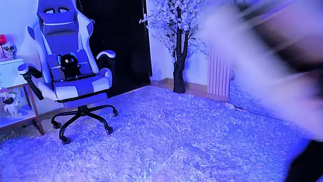 zephirahabney online show from February 2025 05:18:02 PM