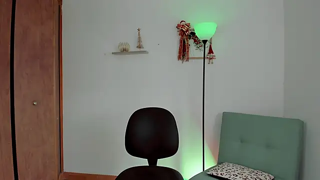 Lilabril online show from December 2024 05:43:02 PM