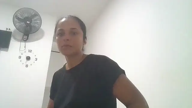 GiveLove1 online show from November 2025 01:17:02 AM